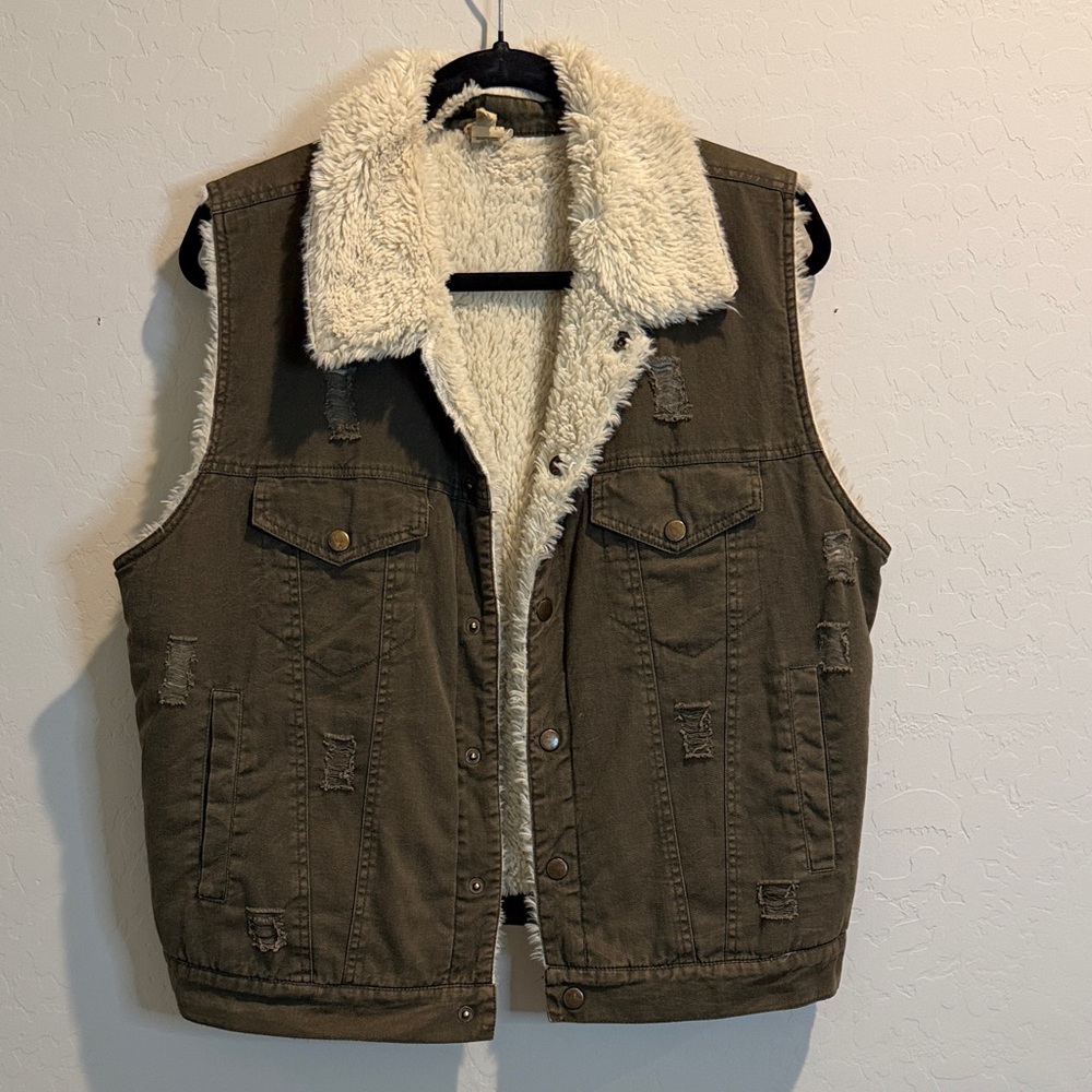 gimmicks by BKE Olive Green Sherpa-Lined Distressed Vest